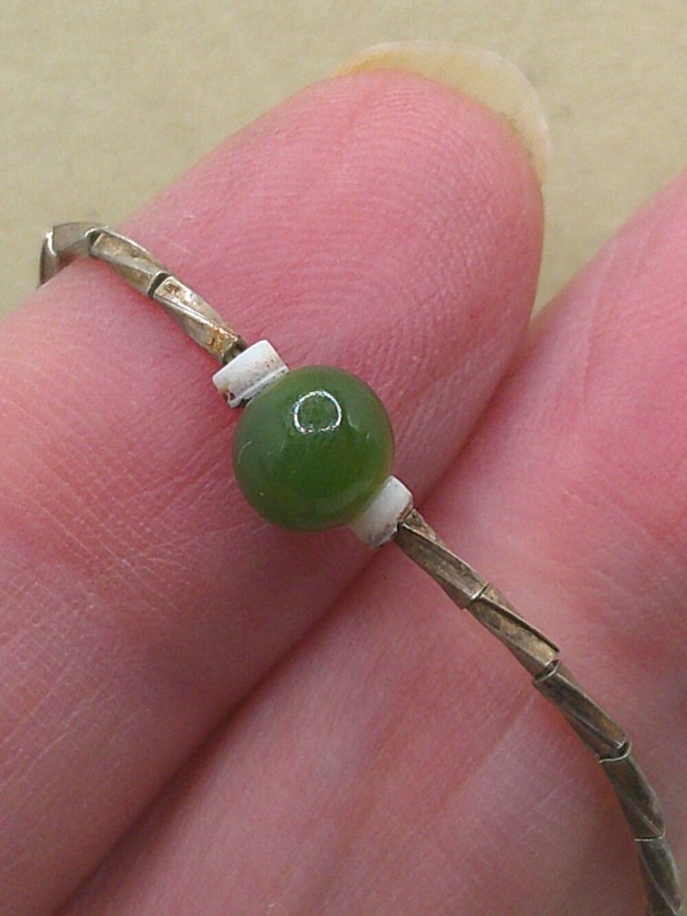 Two Vintage Single Strand Necklaces. Silver With Green Stones - Picture 5 of 10